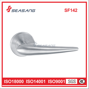 Manija de puerta de palanca de acero inoxidable sólido fundido a la inversión para puertas de acero SF142